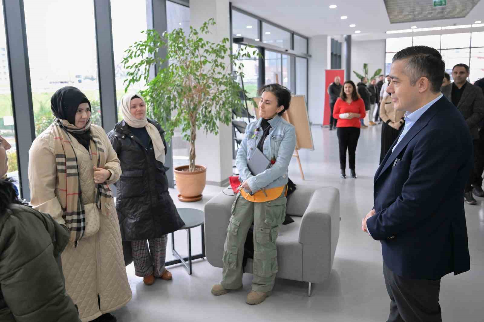 Esenyurt’ta başkanlık makamı artık öğrencilerin hizmetinde
