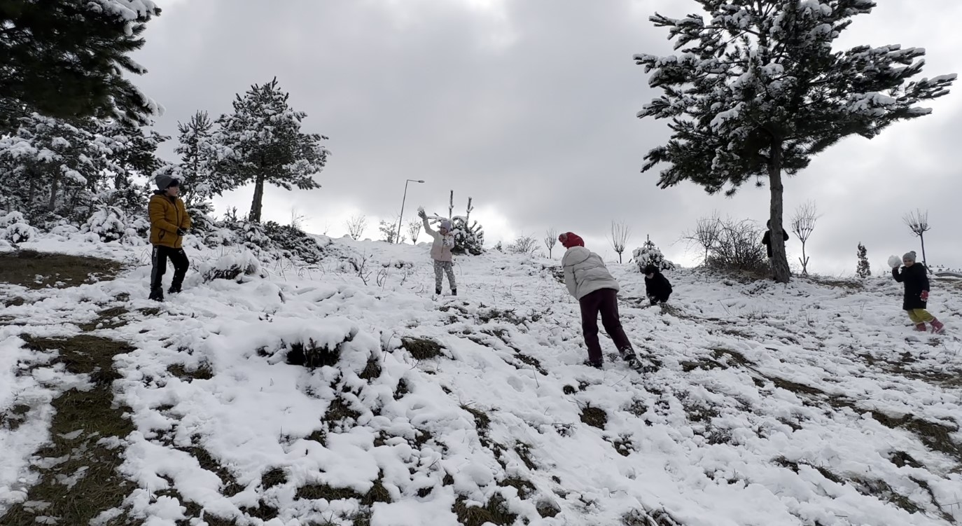 Okulların tatil edildiği Kastamonu’da çocukların kar keyfi
?v=1