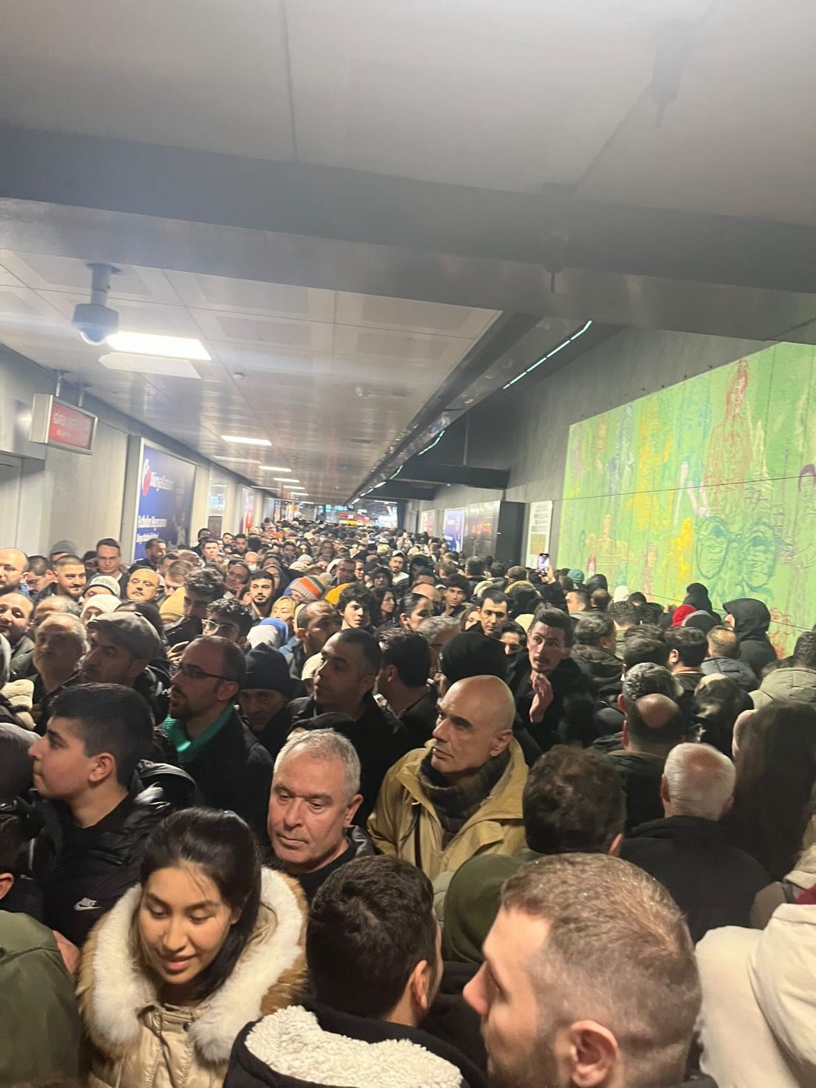 İstanbul’da metro duraklarındaki yolcu yoğunluğuna vatandaş tepkisi
?v=1