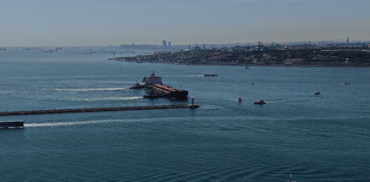 İstanbul Boğazı’nda gemi trafiği açıldı