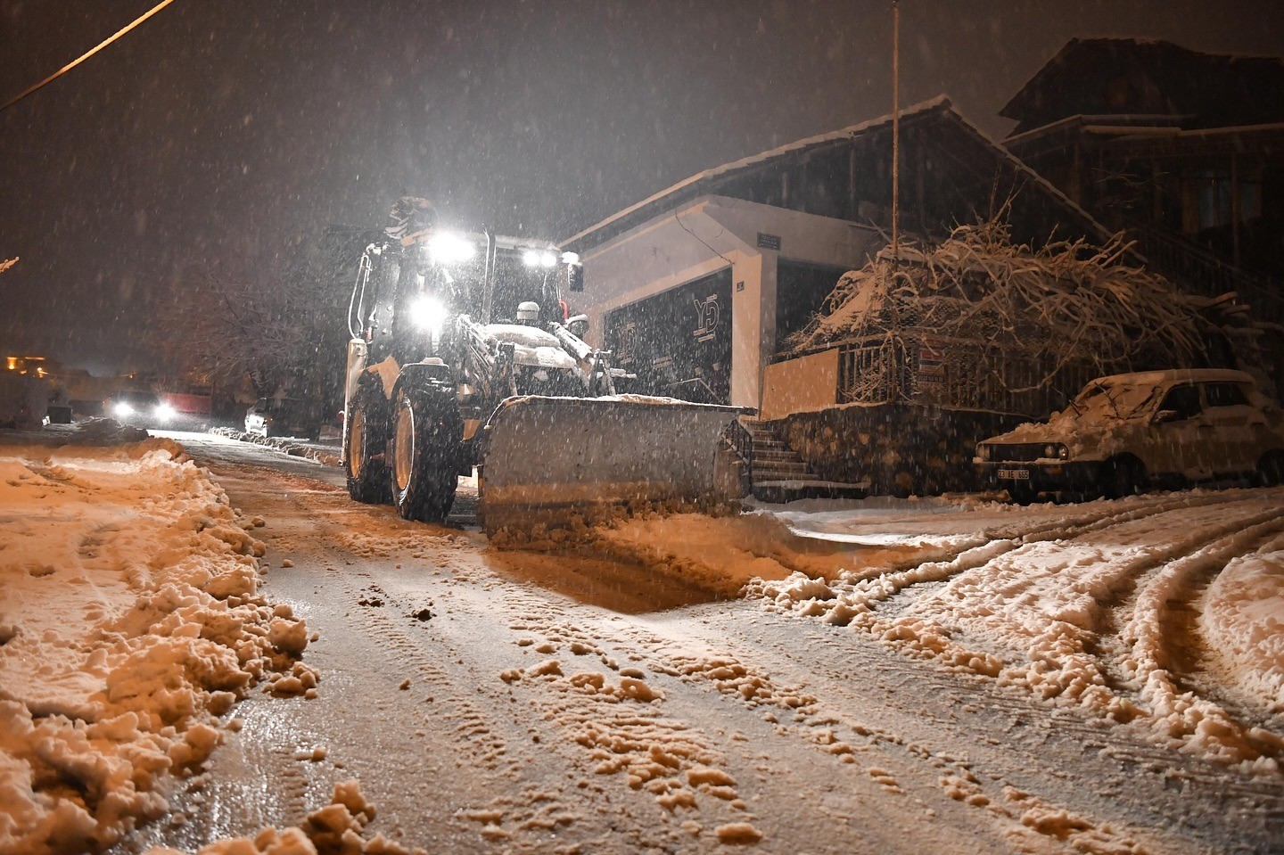 Malatya’da karla mücadele ediliyor
?v=1