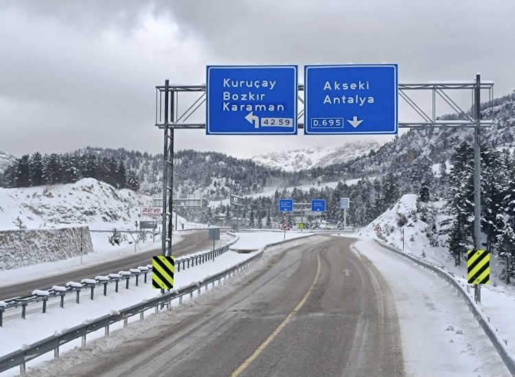 Antalya - Konya Karayolunda kar yağışı etkili oldu
