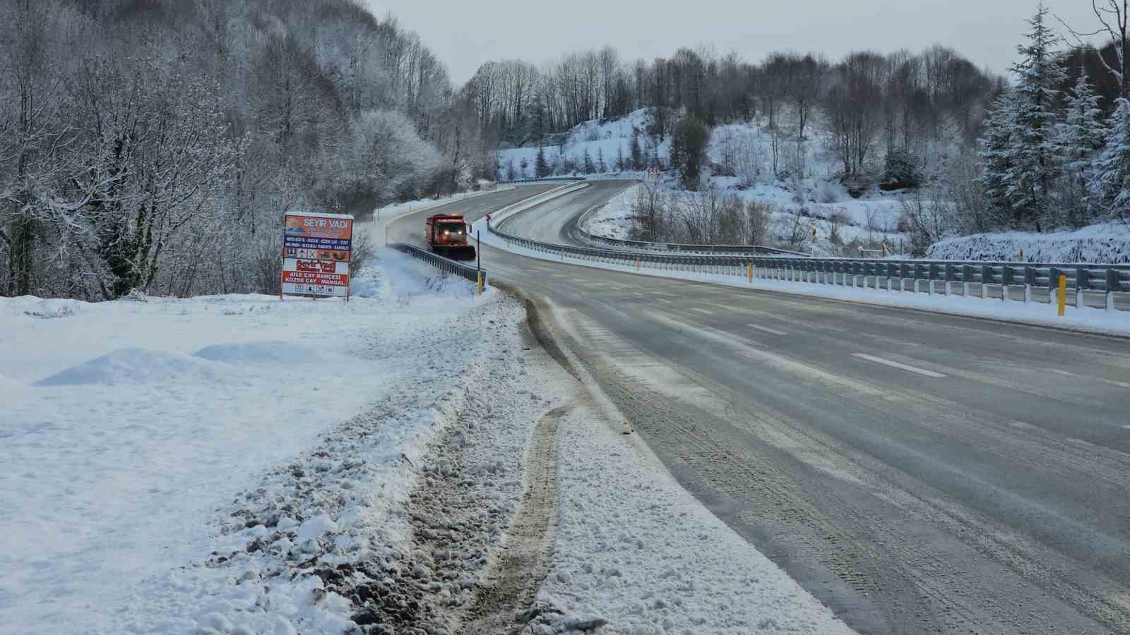 Zonguldak’ta yüksek kesimlerde kar yağışı etkili oldu
