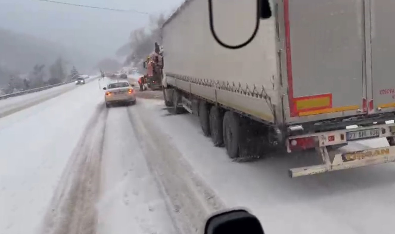 Ilgaz Dağı’nda ağır tonajlı araçlar yolda kaldı
?v=1