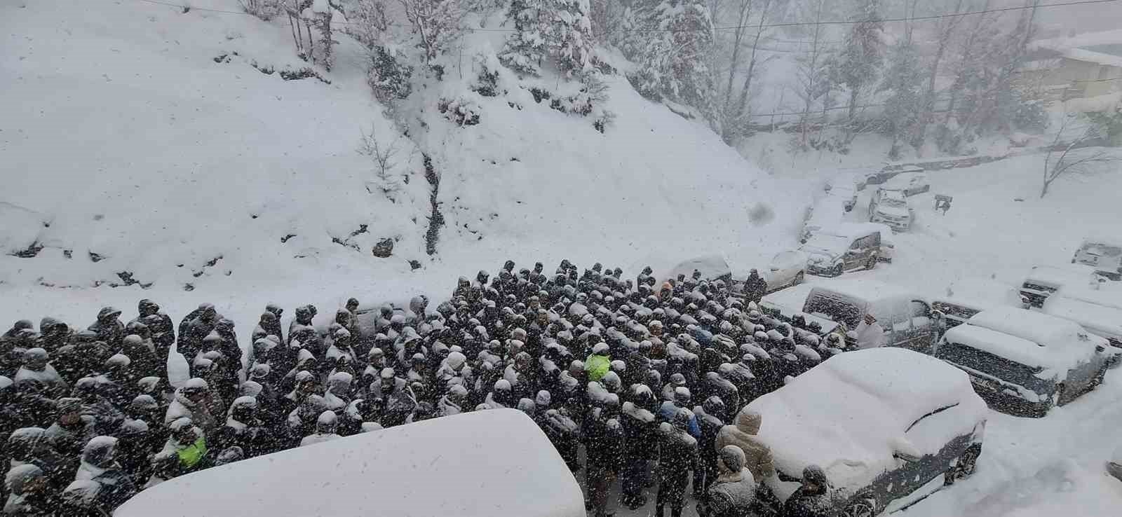 Trafik kazasında hayatını kaybeden genç toprağa verildi
