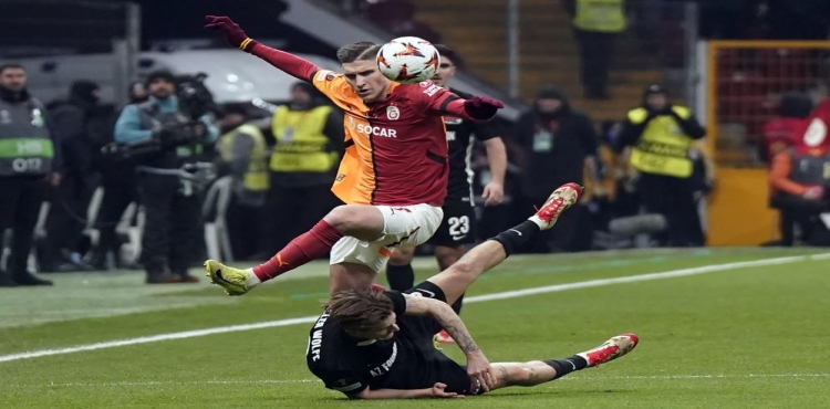 UEFA Avrupa Ligi: Galatasaray: 0 - AZ Alkmaar: 1 (İlk yarı)?v=1