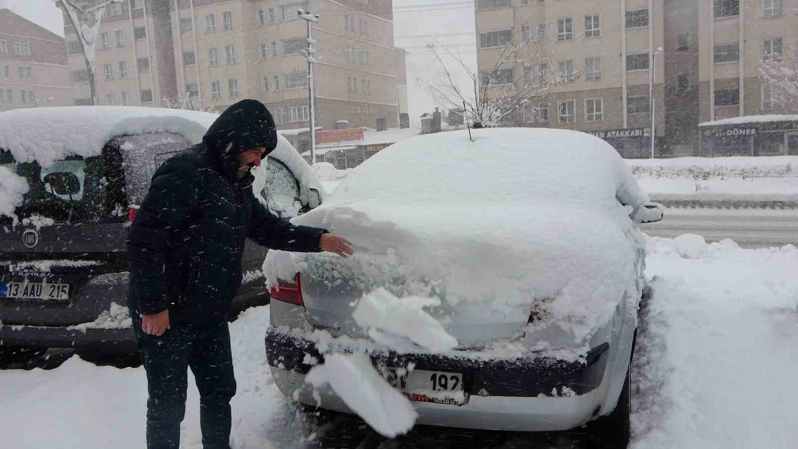 Bitlis’te okullar tatil edildi
?v=1