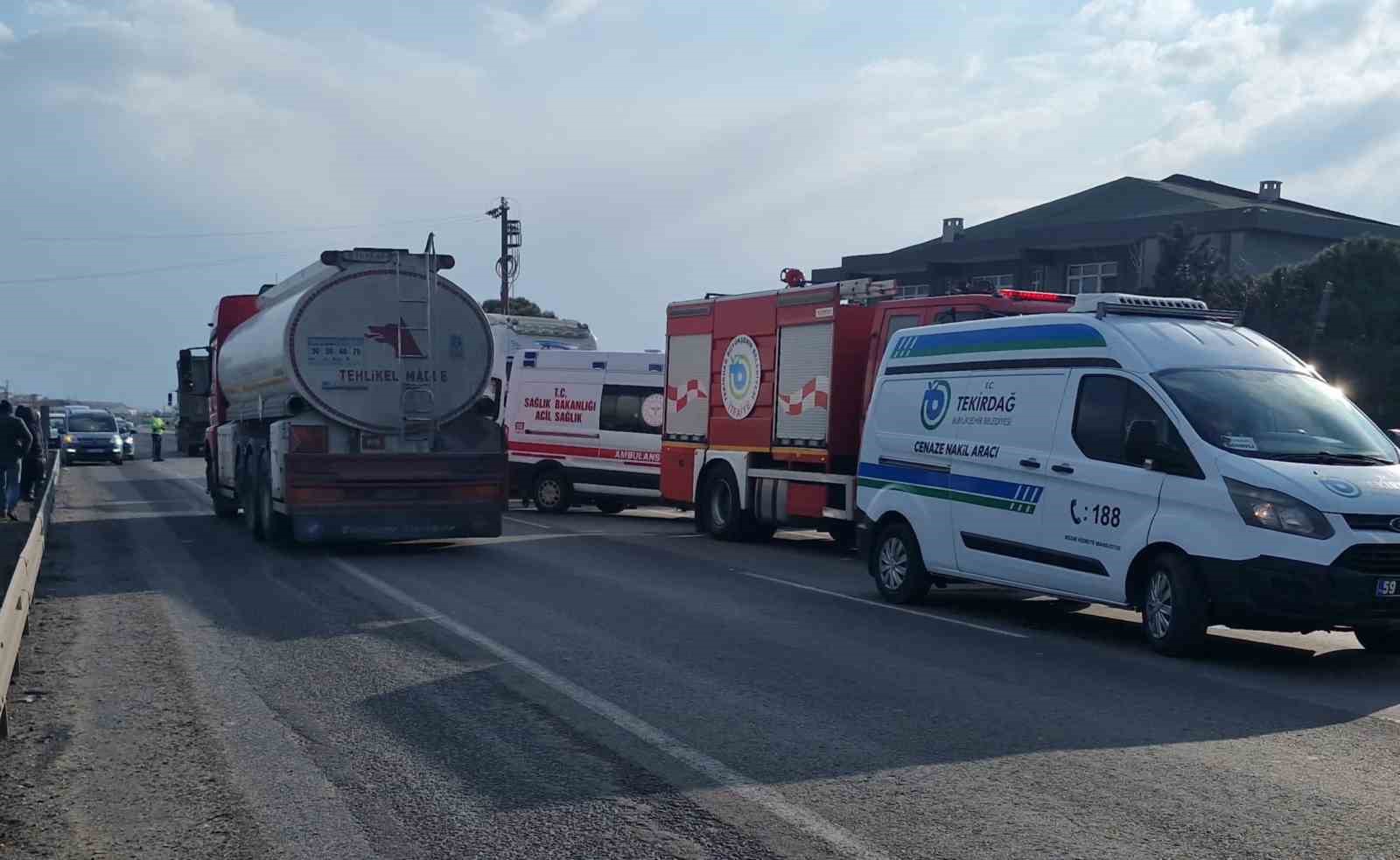 Tekirdağ’da tır ile otomobil çarpıştı: 1 ölü, 2 yaralı
?v=1