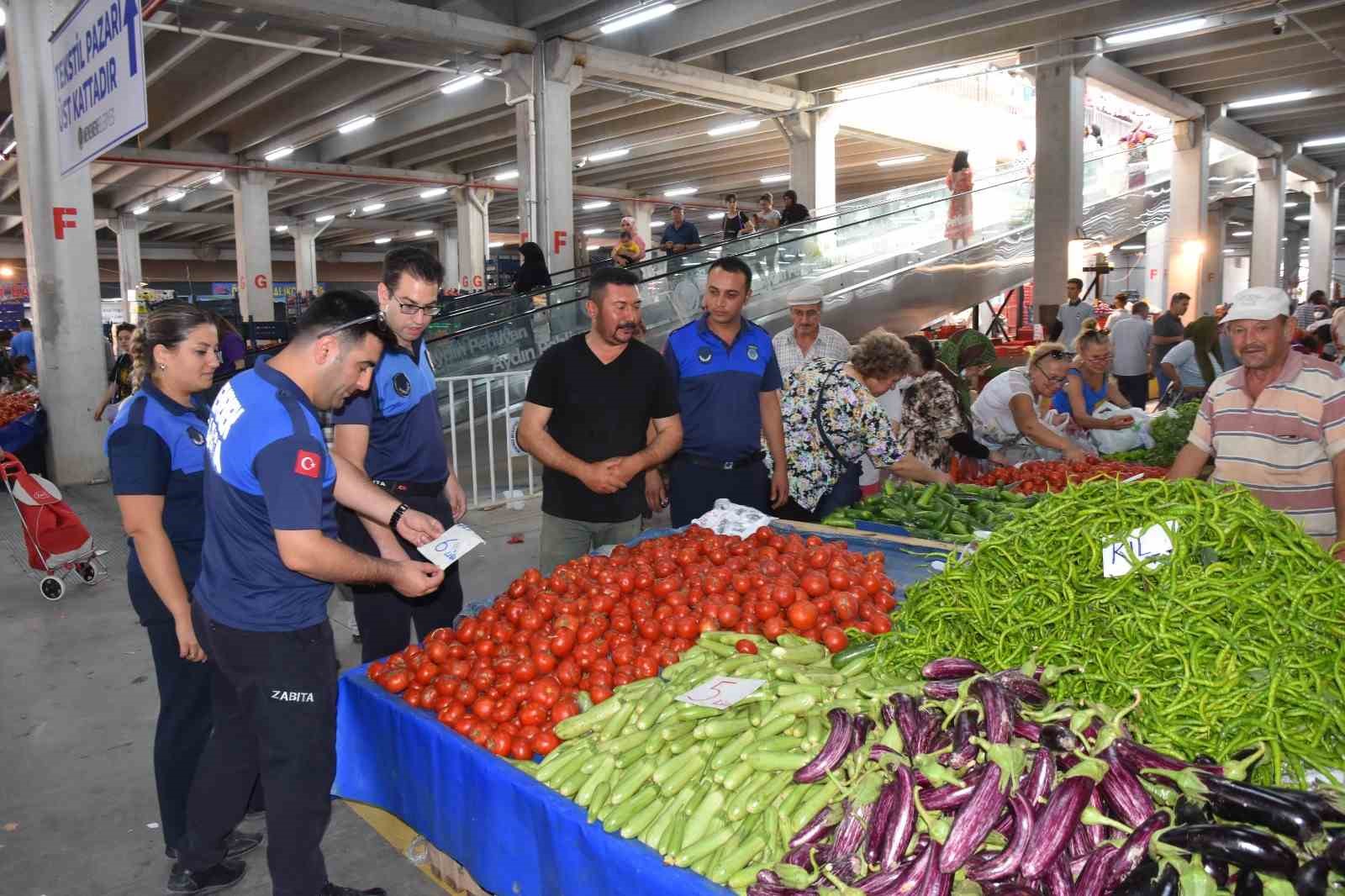 Menemen’in pazar yerleri, hijyen ve gıda güvenliği ile beğeni görüyor
?v=1