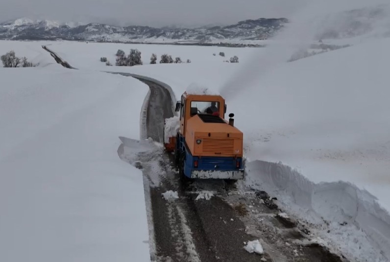 Tunceli’de karla mücadele çalışmaları aralıksız sürüyor
?v=1