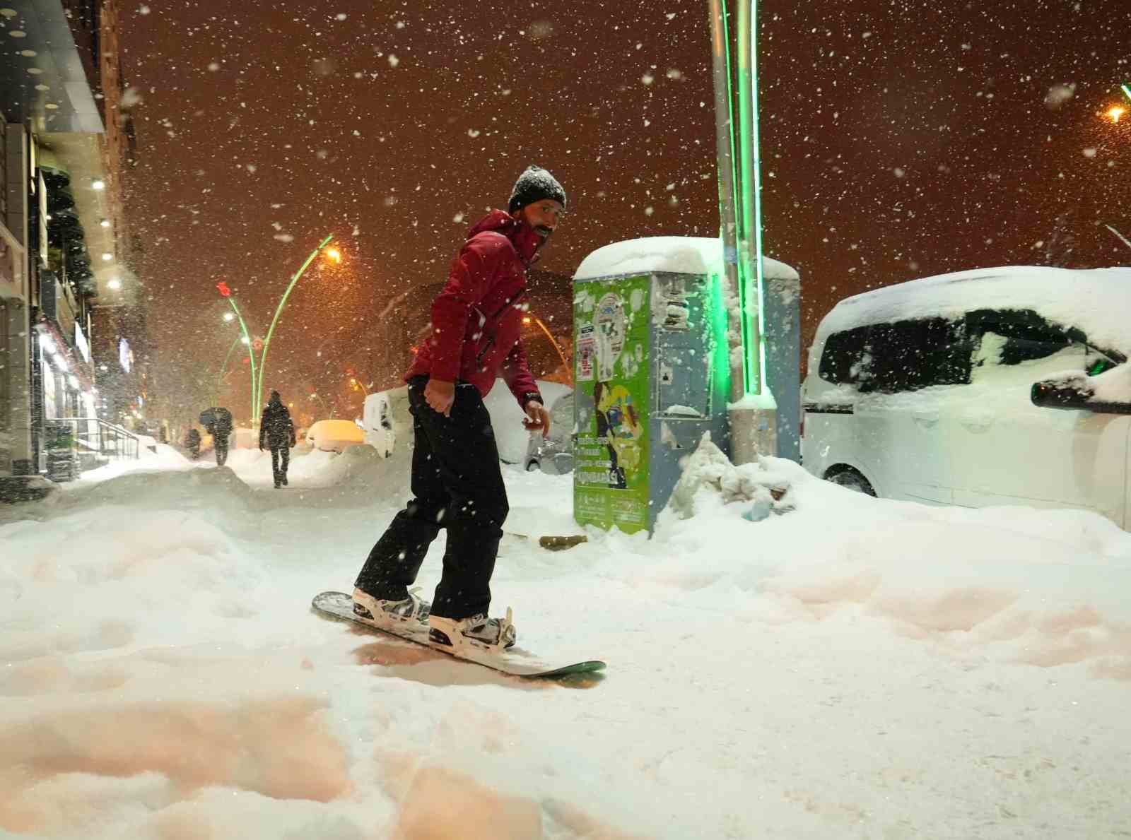 Şehir merkezinde snowboard keyfi
?v=1