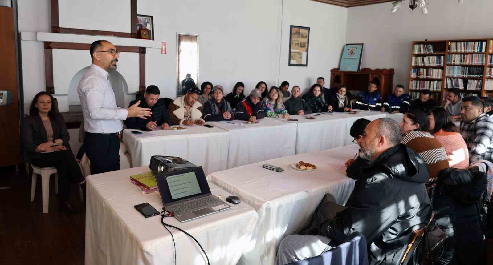 Menteşe Belediyesi personeline kişiler arası ilişkiler ve zaman yönetimi eğitimi
