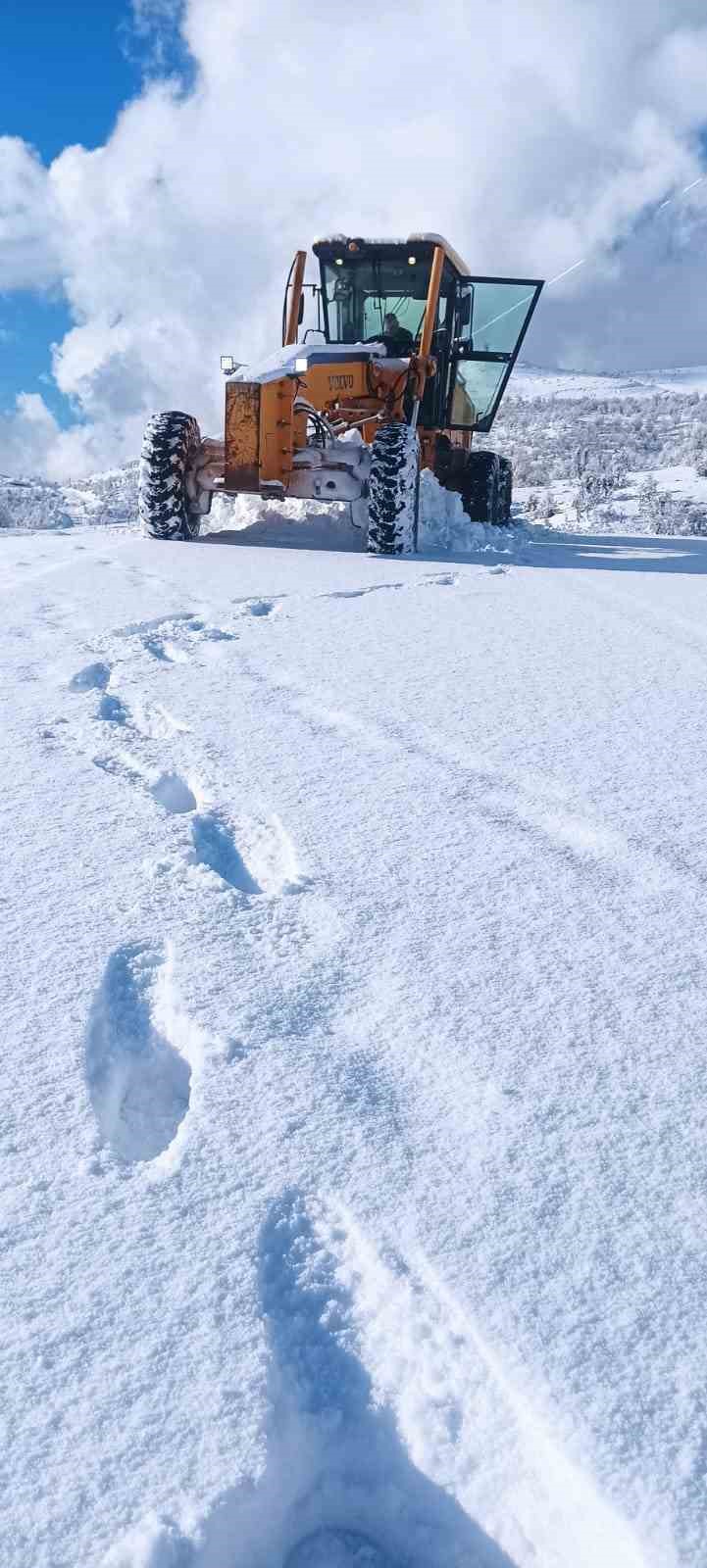 Şırnak’ta 19 köy yolu ulaşıma kapandı
?v=1