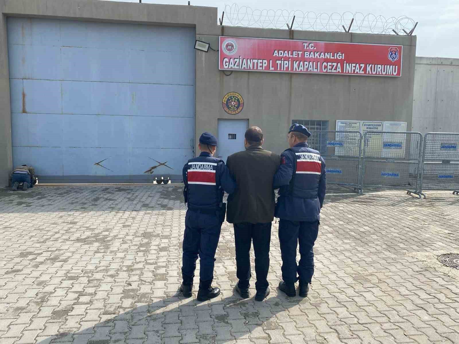 Kesinleşmiş 25 yıl hapis cezası bulunan firari yakalandı
