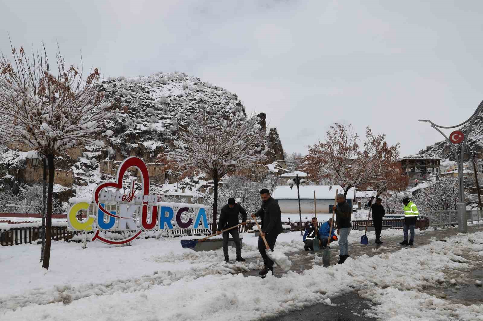 Çukurca Belediyesinden yol temizleme çalışması
?v=1