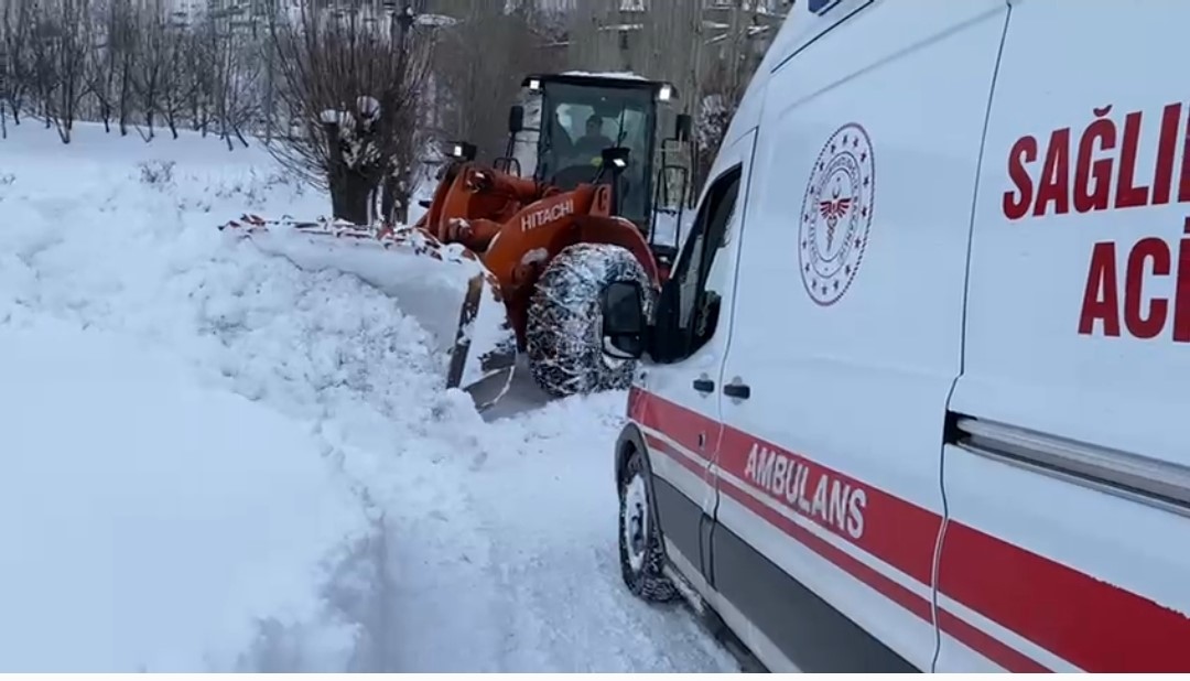 Van’da ekipler hasta için seferber oldu
?v=1