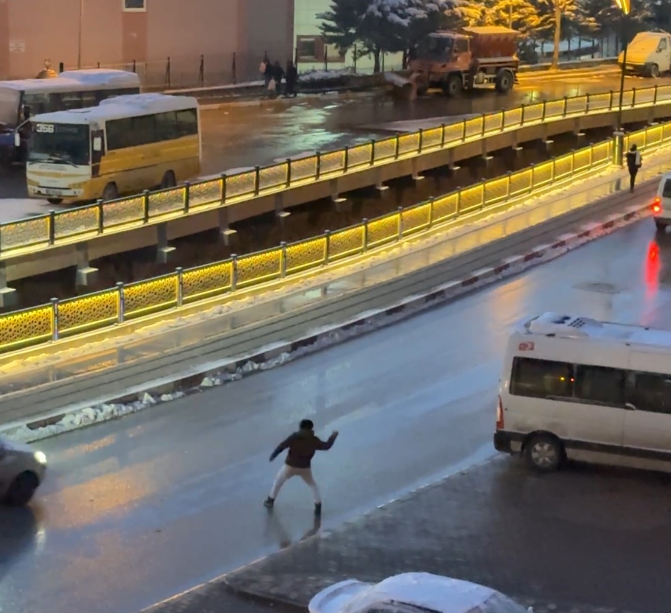 Tokat’ta çocukların tehlikeli oyunu kamerada
?v=1