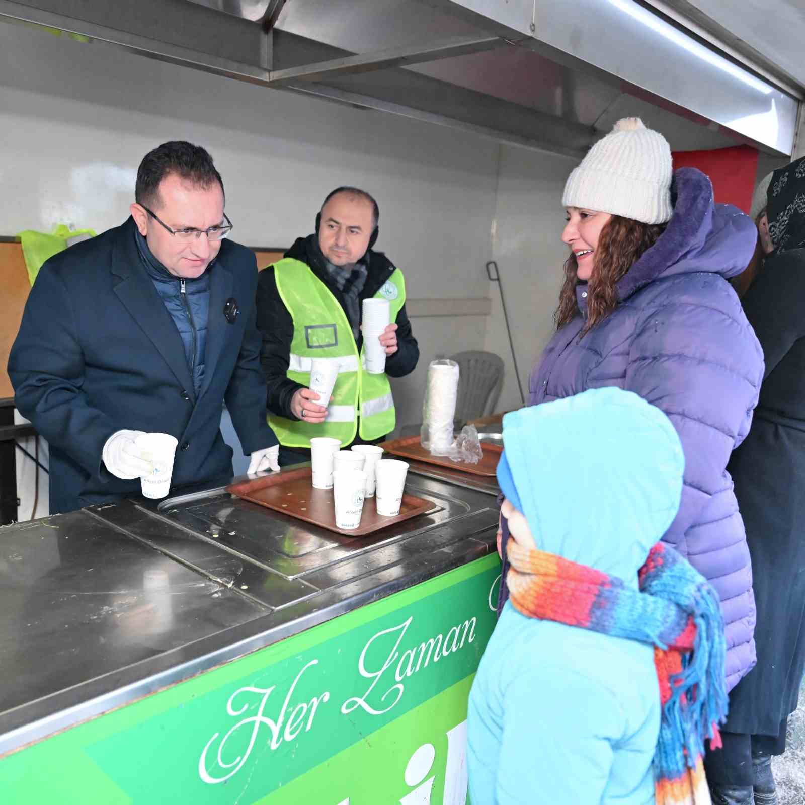 Gaziosmanpaşa’da soğuk havalarda 2 bin kişiye sıcak çorba ikramı
?v=1