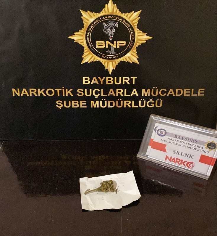 Bayburt’ta bir miktar skunk maddesi ele geçirildi
