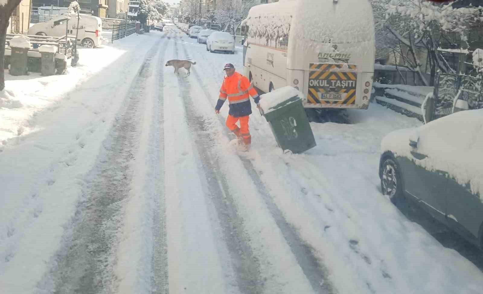 Temizlik çalışmaları kar kış demeden devam ediyor
?v=1