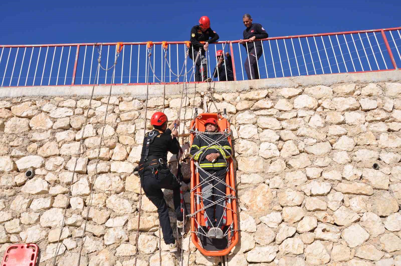 Mersin itfaiyesi tecrübelerini paylaşıyor
