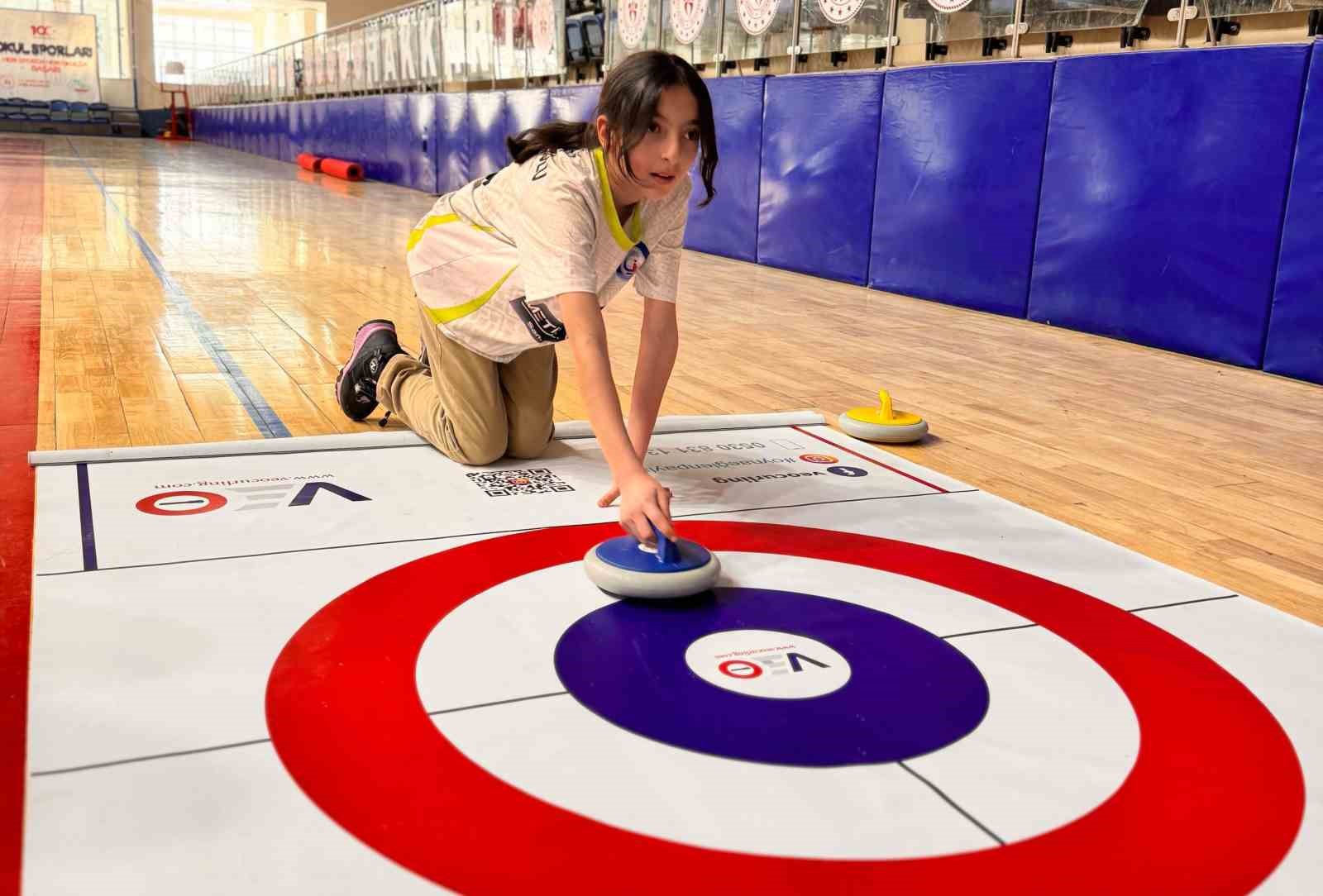 Hakkari’de ilk defa  Floor Curling  müsabakaları yapıldı
?v=1