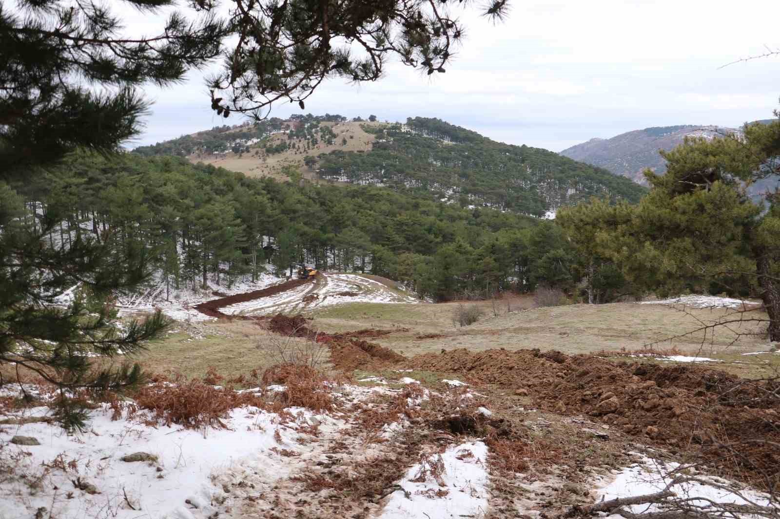 Karlı hava, buzla kaplanmış arazi MASKİ’ye engel değil
?v=1