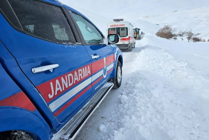 Jandarmadan uzanan şefkat eli
?v=1