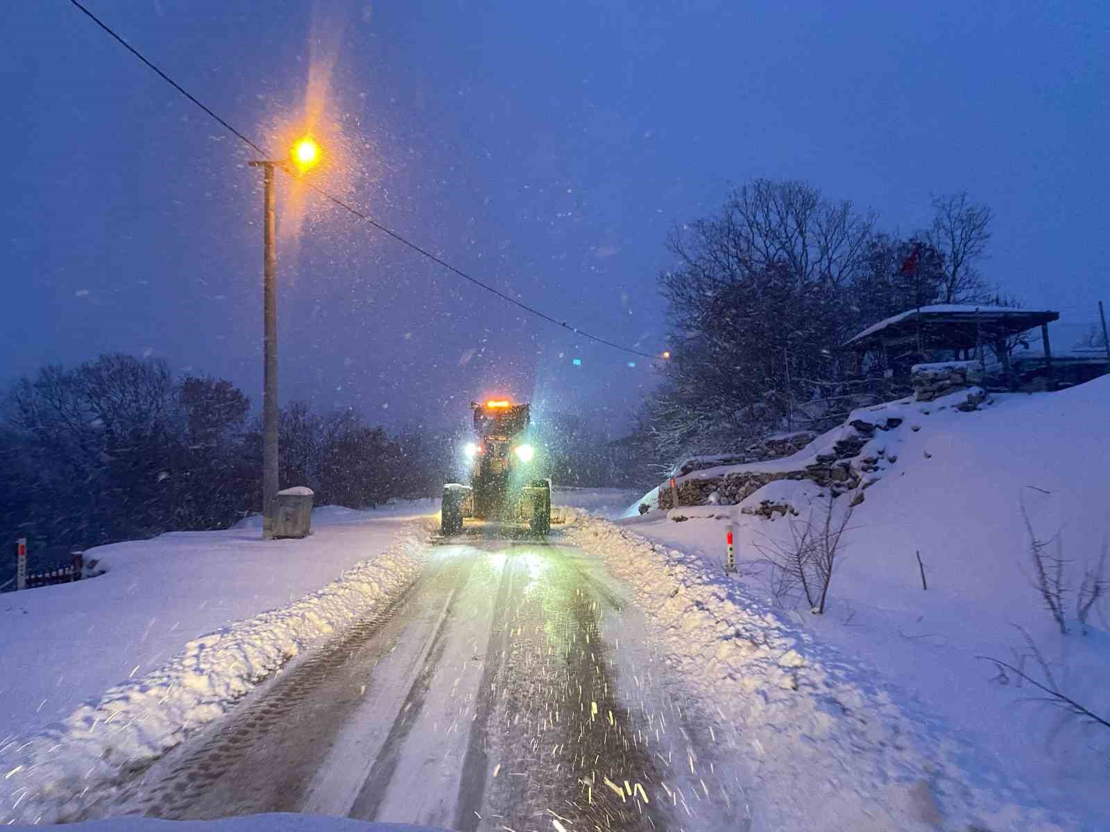 Bursa’da kapanan 235 köy yoluna müdahale
?v=1