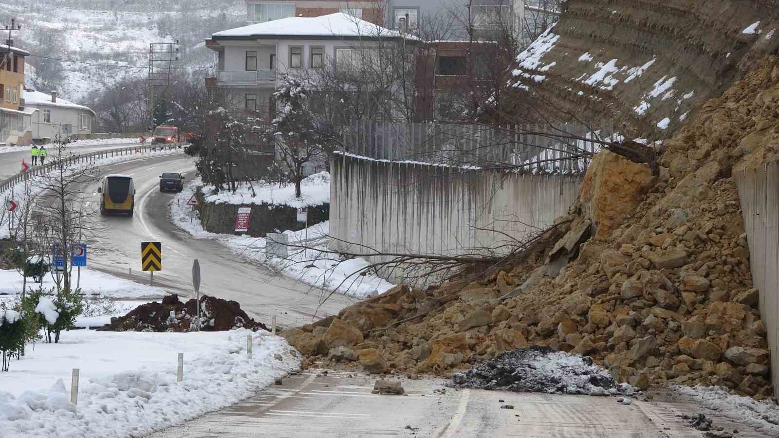 Ordu’da heyelan anı kamerada
?v=1