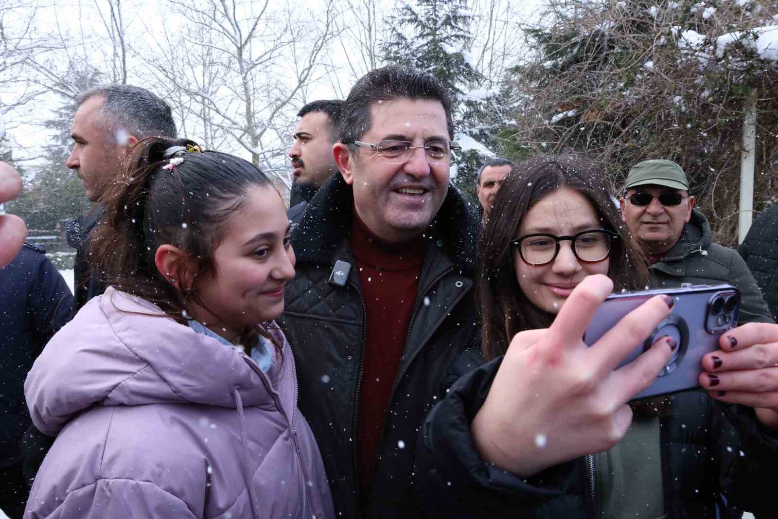 Çekmeköy’de kar topu şenliğinde doyasıya eğlence
?v=1