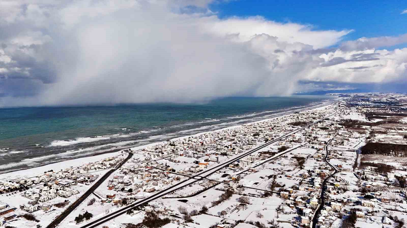 Kar bulutları Karadeniz ile buluştu: Ortaya muhteşem görüntüler çıktı
?v=1