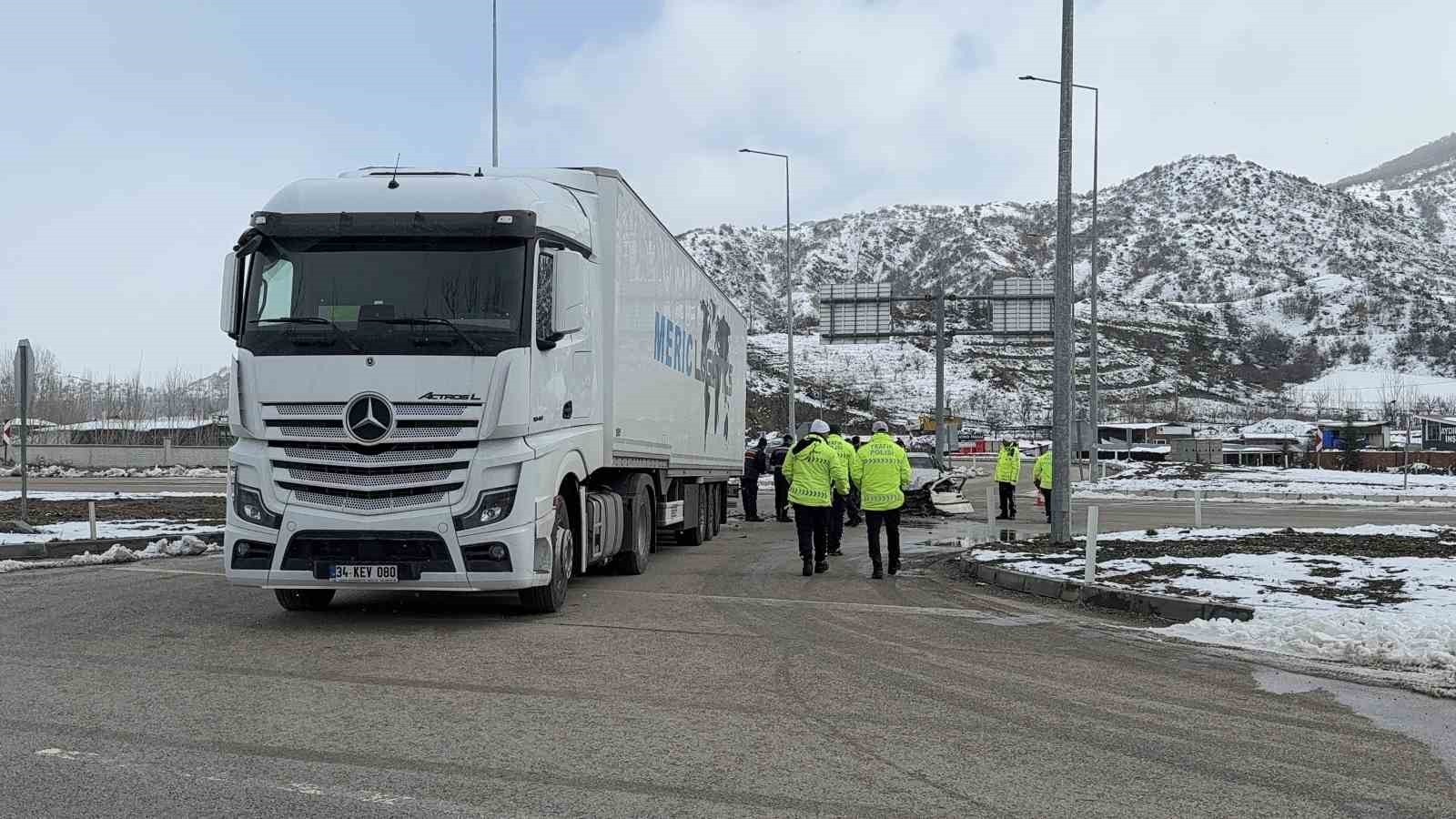 Tokat’ta ölümlü kazaya karışan tır sürücüsü tutuklandı
?v=1