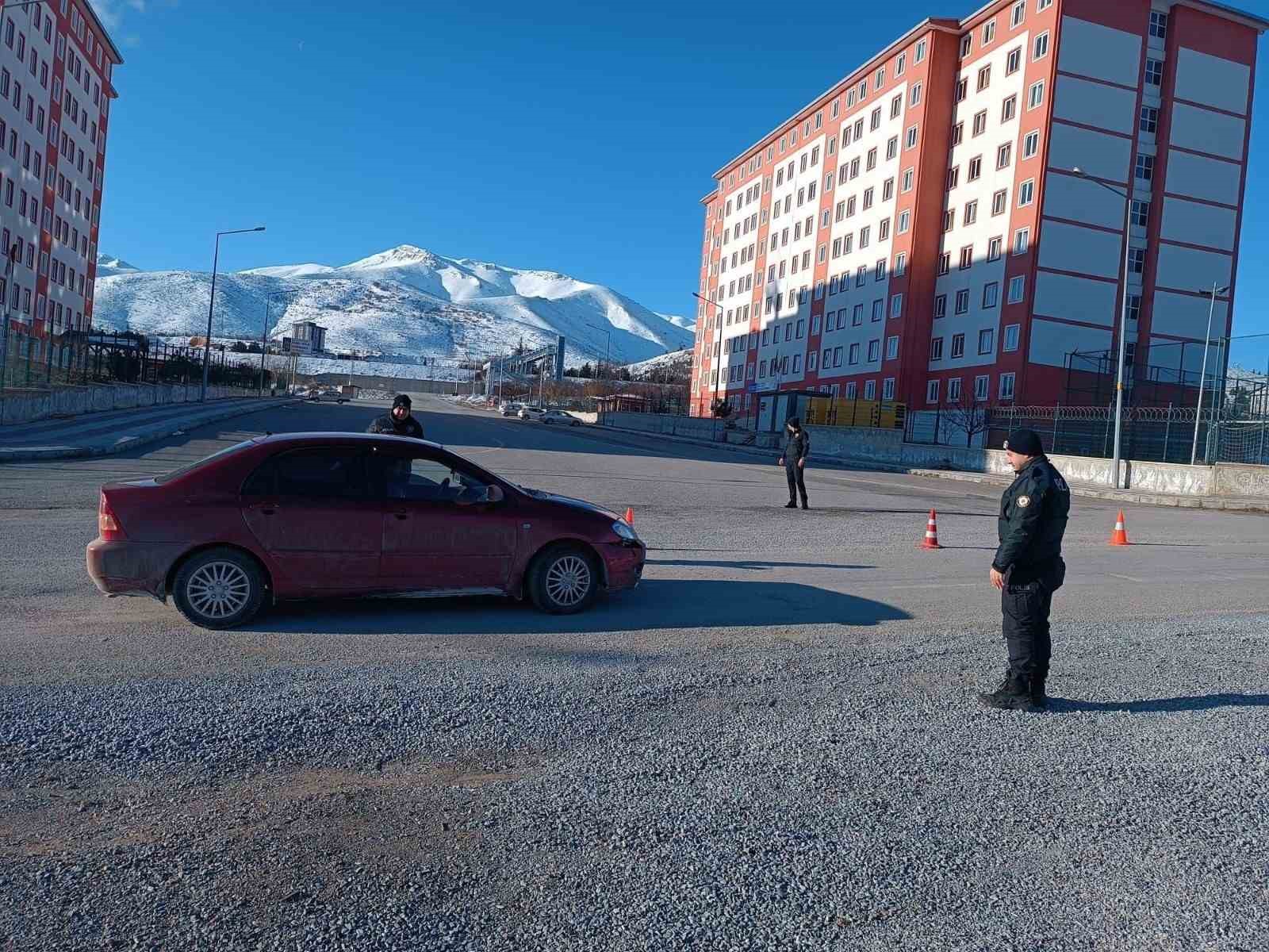 Malatya’da okul ve yurt çevrelerinde güvenlik denetimleri sürüyor
?v=1