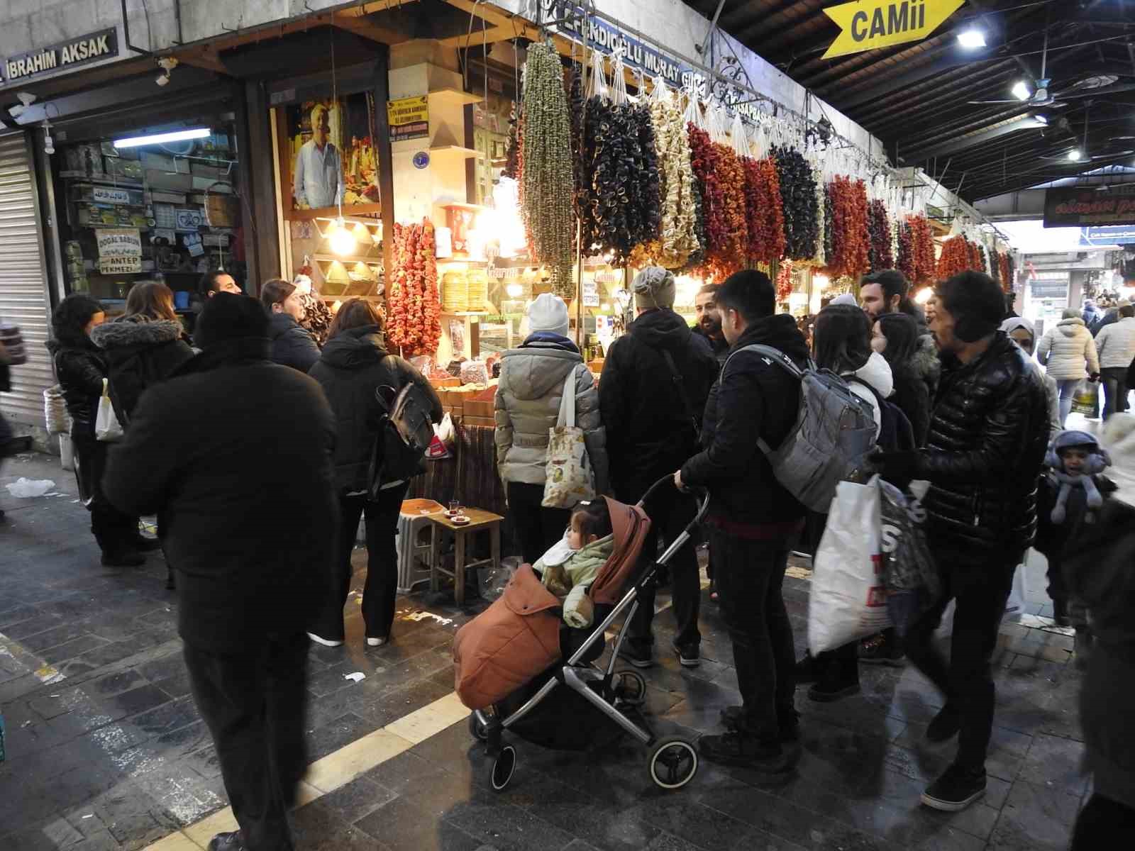 Gaziantep’te Ramazan öncesi hafta sonu çarşı pazarda yoğunluk
?v=1