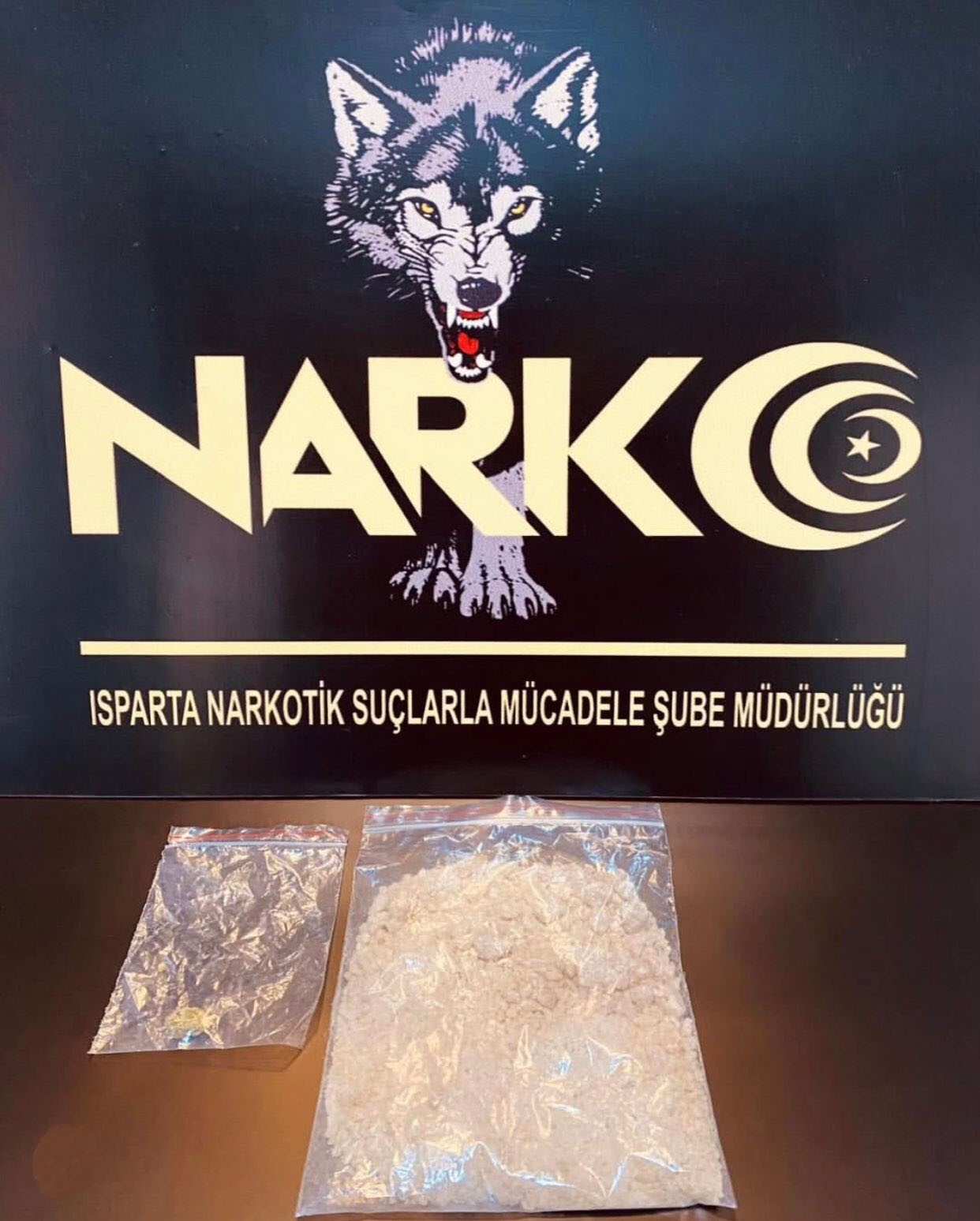 Isparta’da uyuşturucu operasyonu: 2 bin 700 ecstasy haplık MDMA ele geçirildi
?v=1