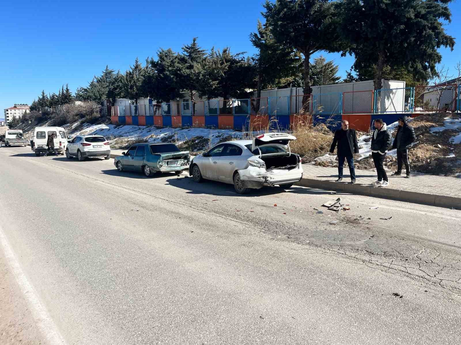 Adıyaman’da zincirleme trafik kazasında 1 kişi yaralandı
?v=1