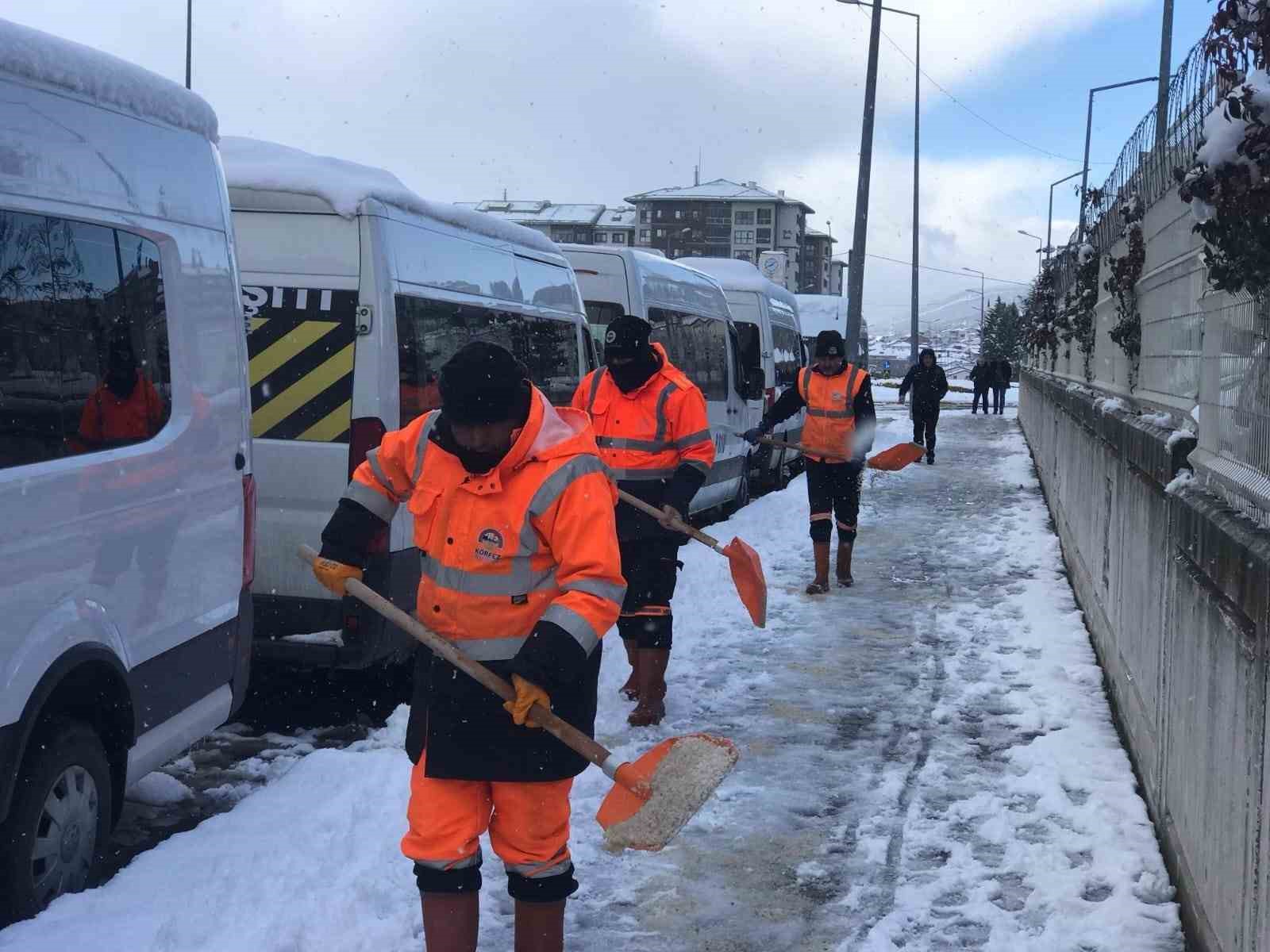 Körfez’de yollara 2 bin 750 ton tuz döküldü
?v=1