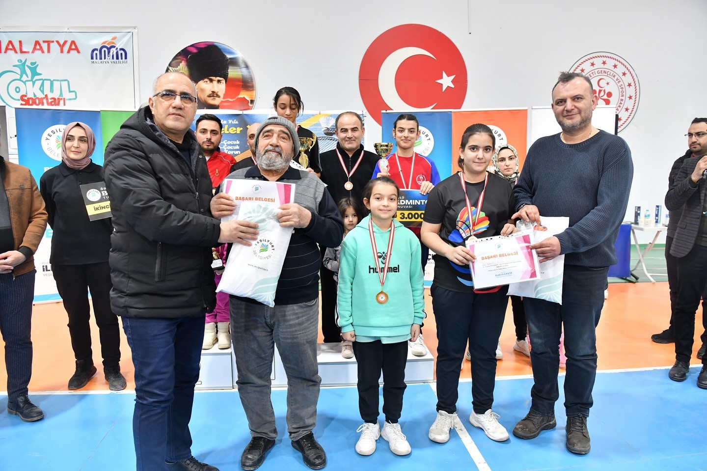 Aileler arası Badminton Turnuvası büyük ilgi gördü
?v=1