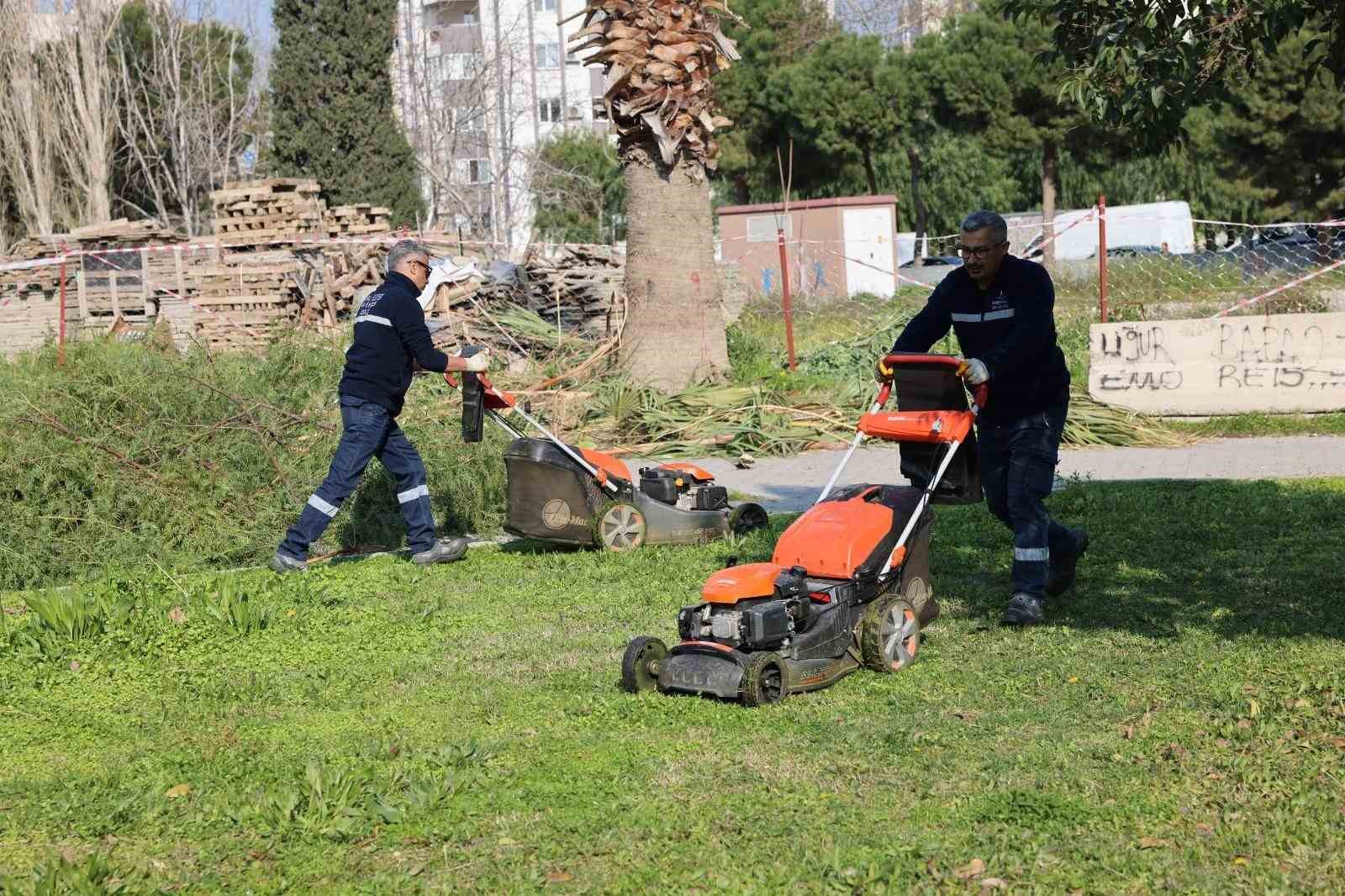 Bayraklı’da park ve yeşil alanlarda bakım çalışmaları
?v=1