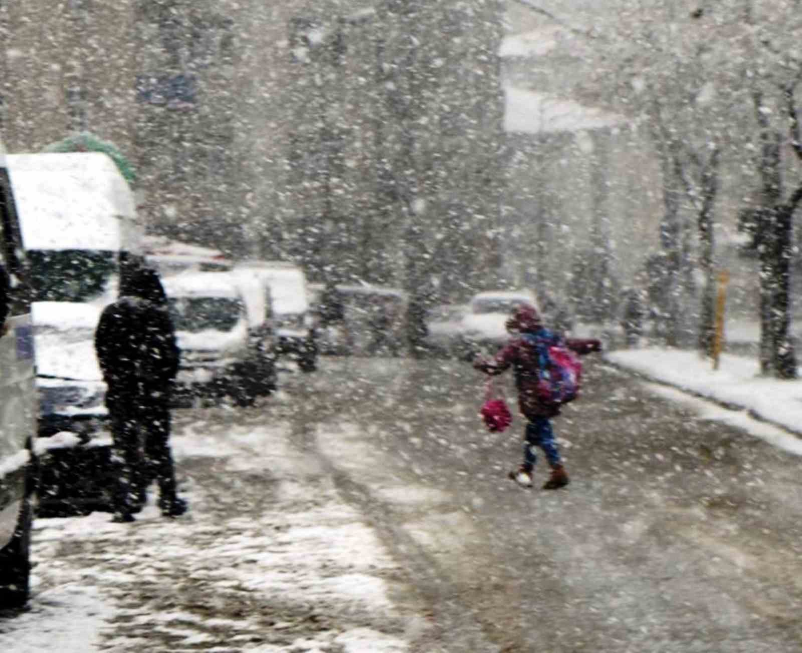 Samsun’da eğitime kar engeli devam ediyor: 1 gün daha tatil
?v=1