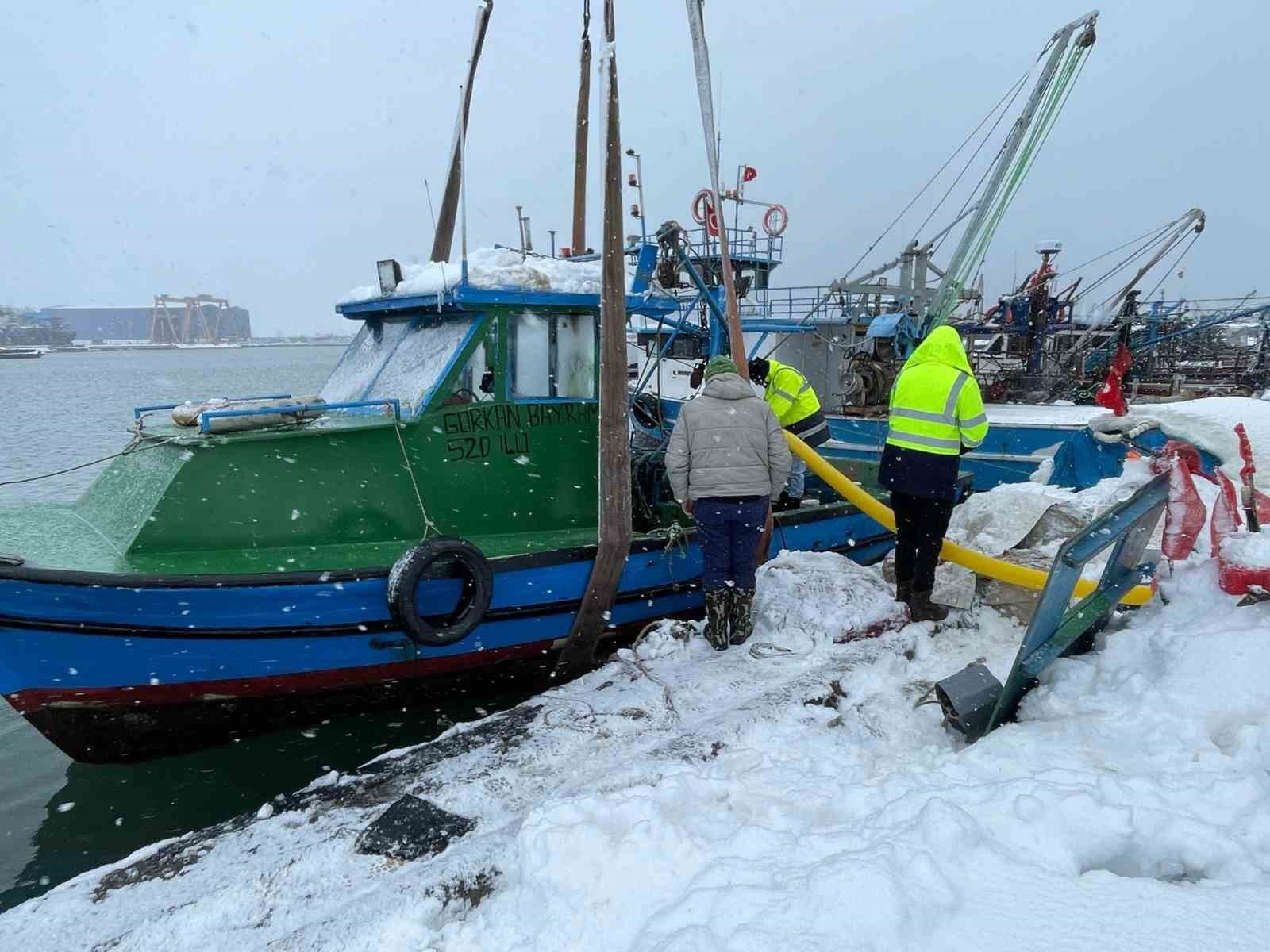 Samsun’da balıkçı teknesi battı
?v=1