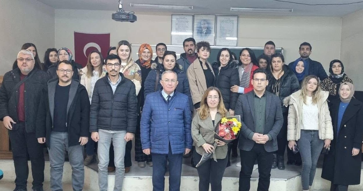 Sarıgöl’de E-Twinning projeleri eğitimi gerçekleştirildi
?v=1