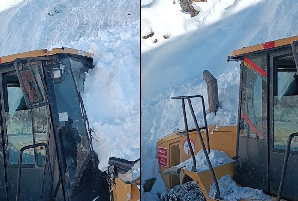 Hakkari’de iş makinesinin üzerine çığ düştü: Operatör yara almadan kurtuldu
?v=1