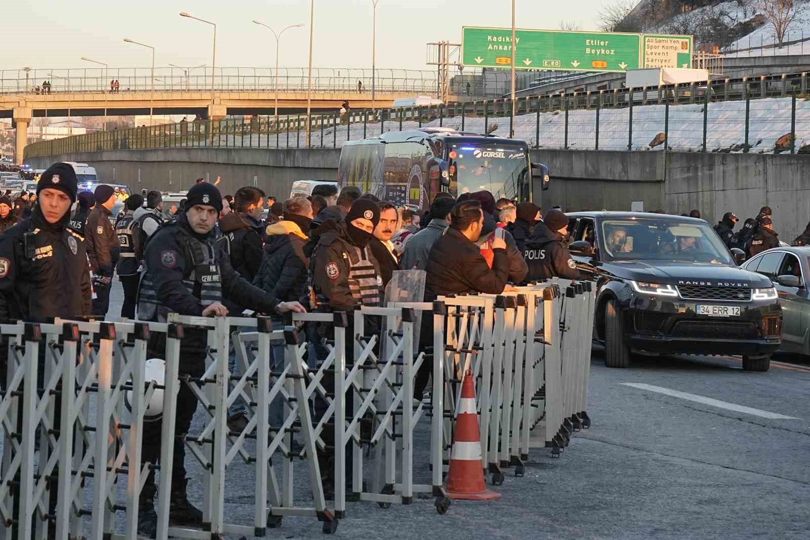 Fenerbahçe, derbi için stada geldi
?v=1