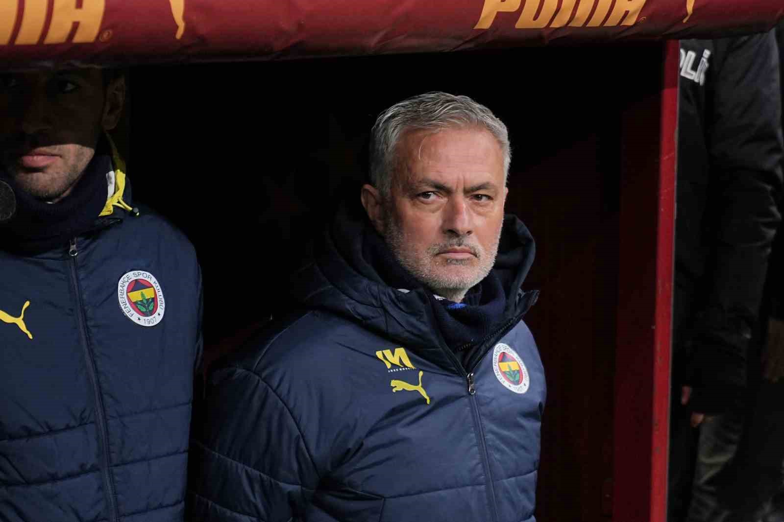 Jose Mourinho, Fenerbahçe’de 3. derbisini de kazanamadı
?v=1