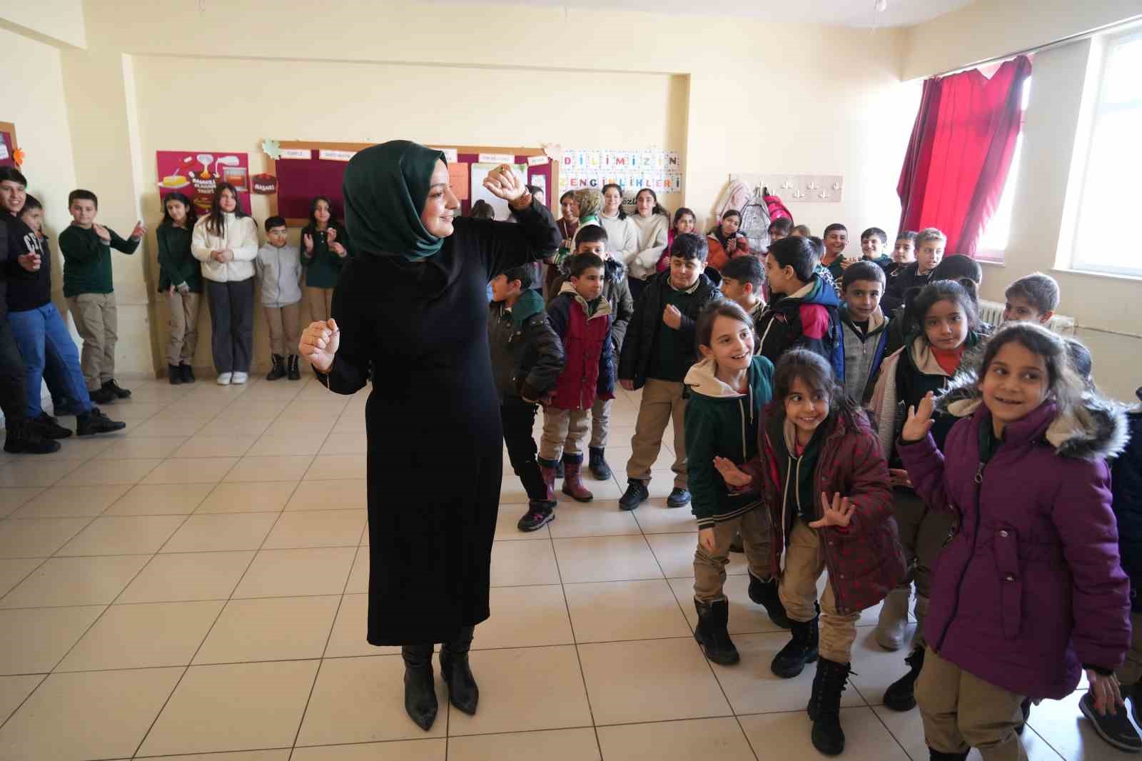 Muş’ta ’Teknoloji Bağımlılığına Karşı Yöresel Çocuk Oyunları’ etkinliği gerçekleştirildi
?v=1