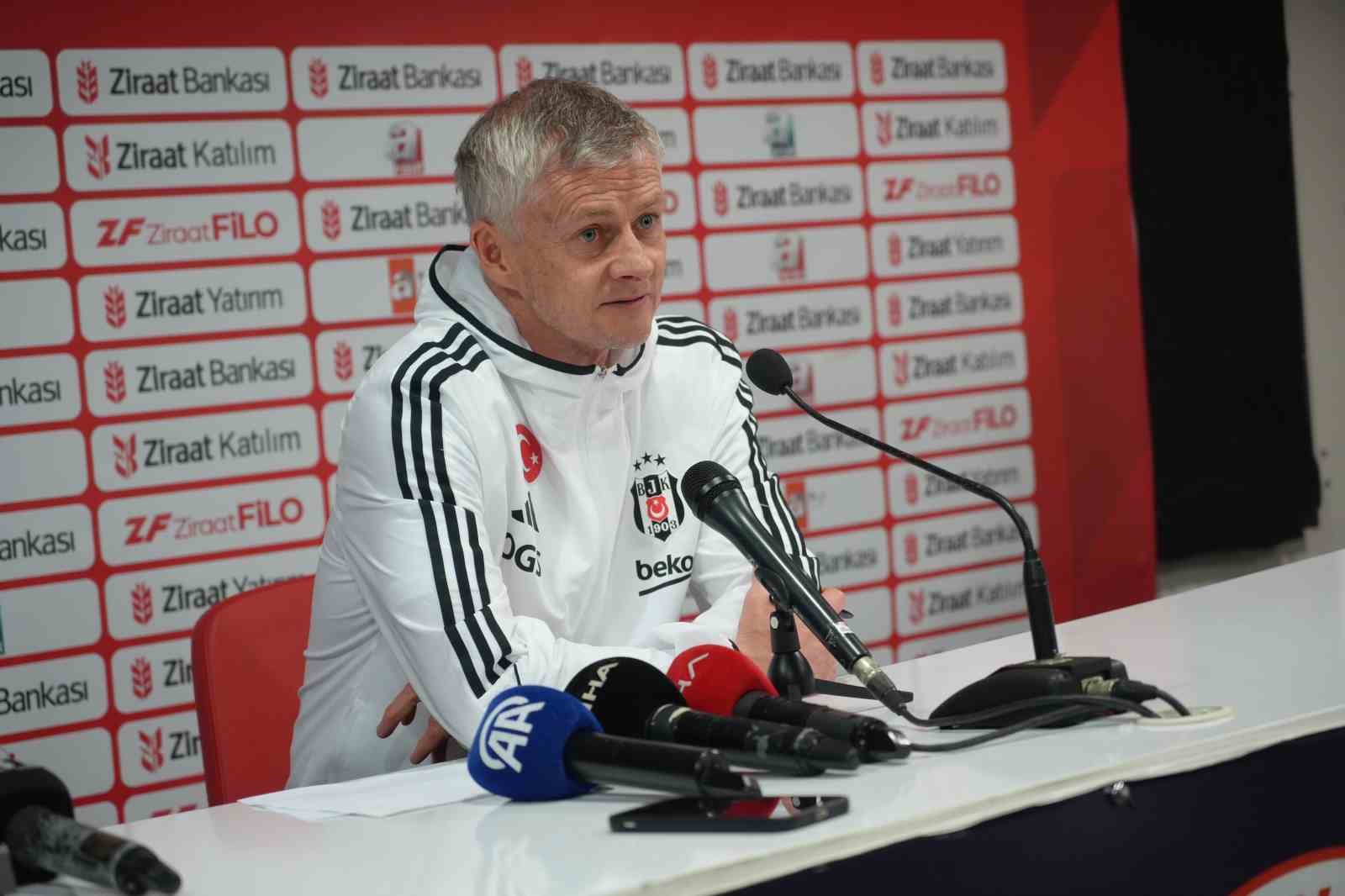 Solskjaer’den yabancı hakem sorusuna yanıt:  Hakemlerle ilgili iyi düşüncelerim var 
?v=1