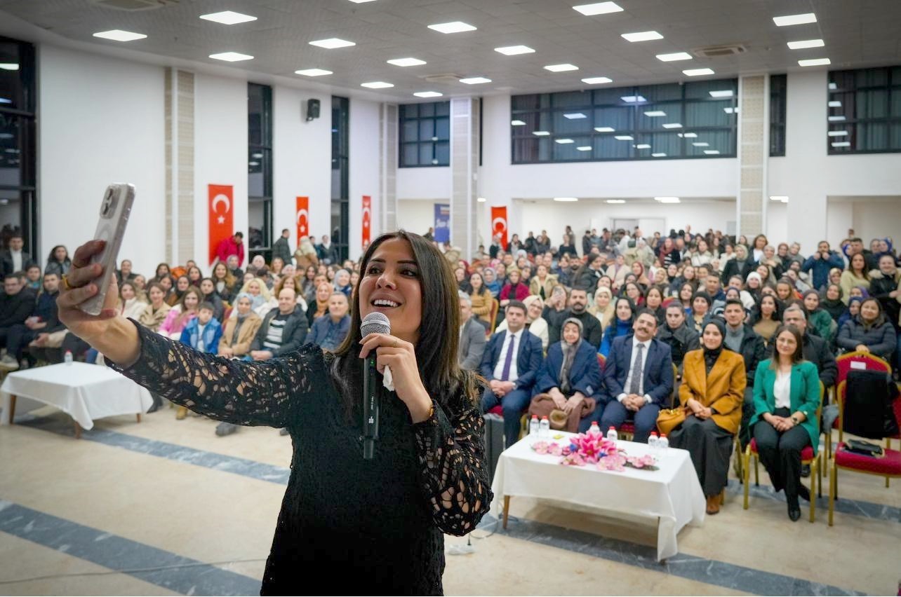 Eğitimci-Yazar Dilek Cesur Hakkarililerle buluştu
?v=1