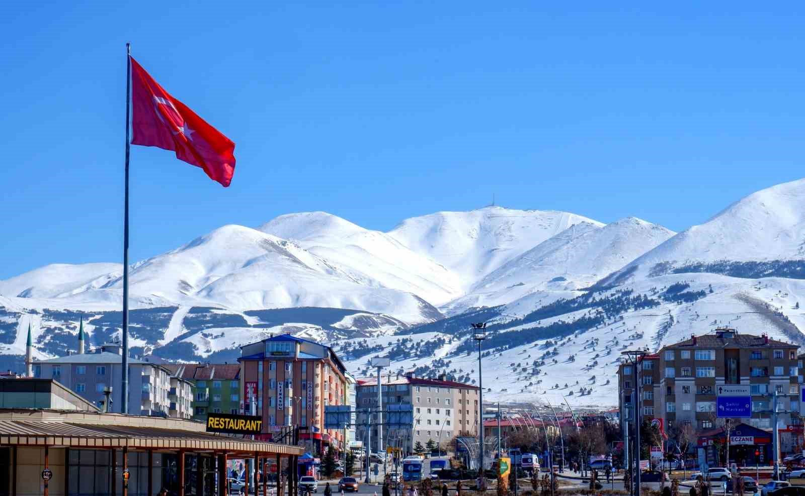 Erzurum’un kuzeyinde kar var
?v=1